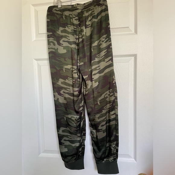 Sanctuary size small, camo joggers. - Picture 1 of 5